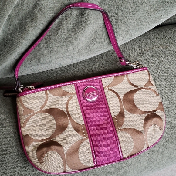 Coach Large Signature Wristlet - Picture 13 of 16